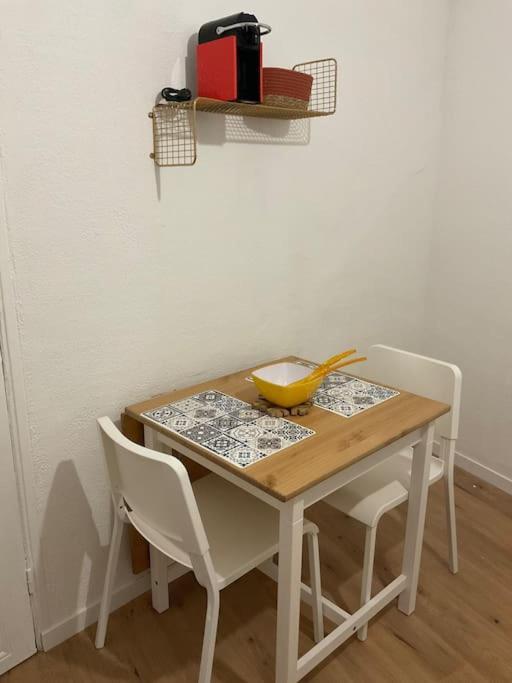 Appartement Hyper Centre Climatise Salon-de-Provence Exterior foto